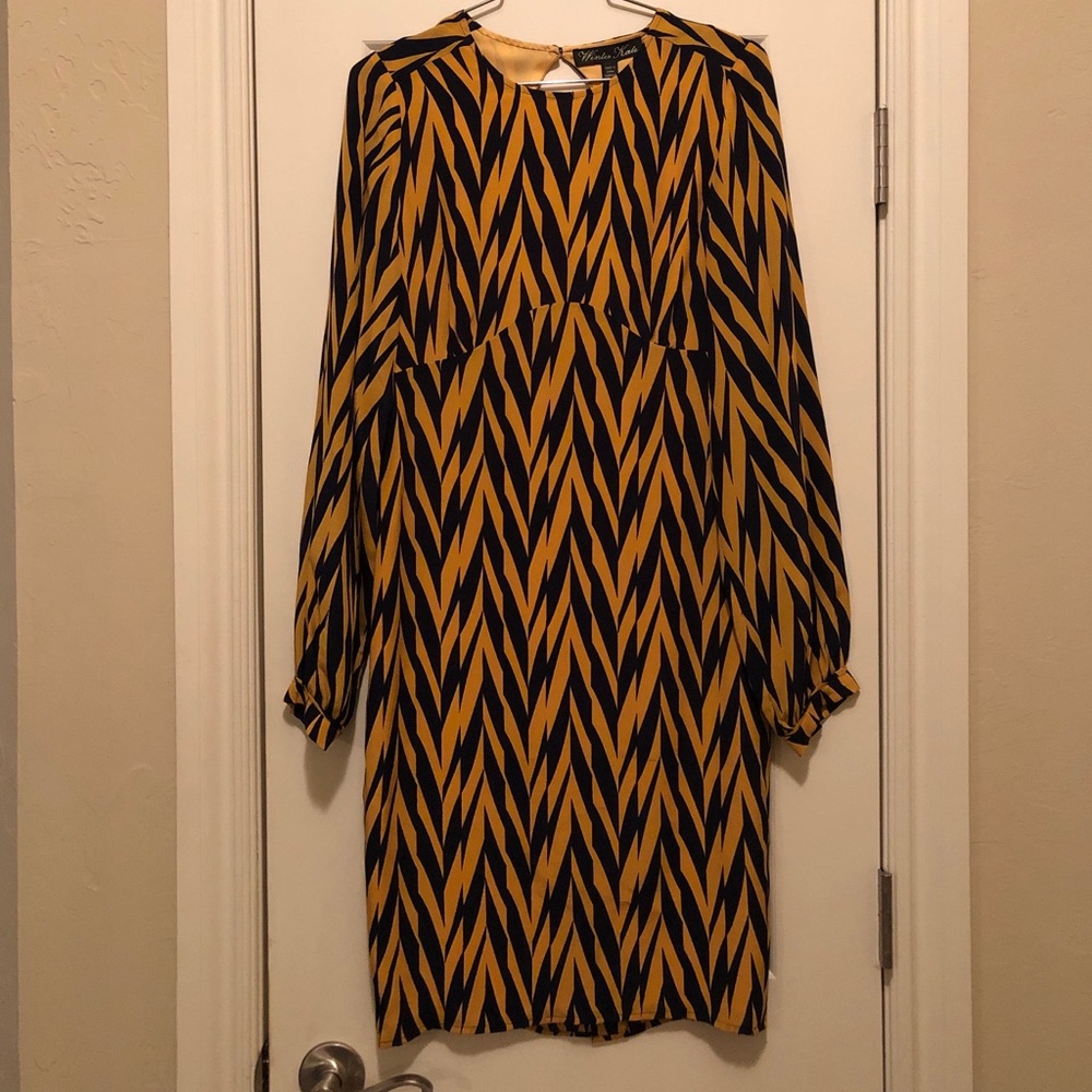 Winter Kate 60’s Style Blk & Gld Long Sleeve Dress